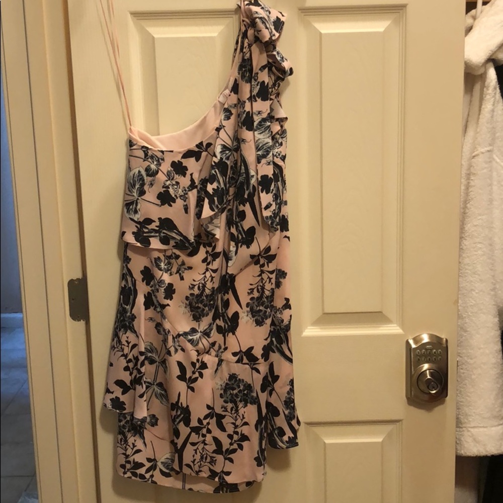 New w/Tags Stunning one-shoulder Parker dress XS - Picture 3 of 6